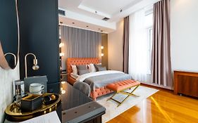 Natali Luxury Suites - Parking -Self Check-In - Pedestrian Zone